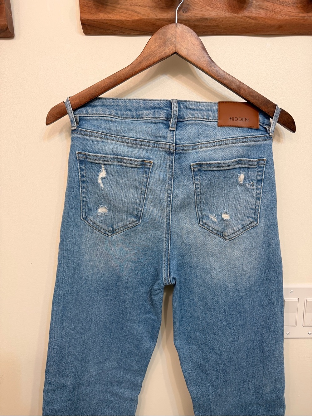 Hidden Jeans Light Blue Straight-Leg Crop Jeans - Women - Picture 11 of 13